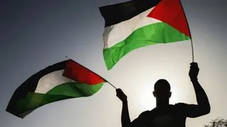 اعدام به جُرم بالا بردن بیرق!