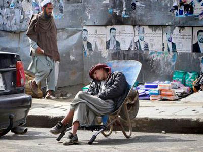 افزایش نرخ بیکاری و رکود بازار در افغانستان همزمان با قطع کمک‌های خارجی