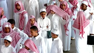 ویدیو/ ابراز محبت اطفال سعودی به ولیعهد سابق عربستان