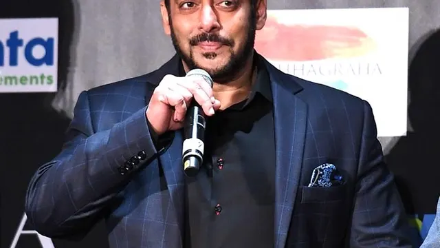 سلمان خان 52 ساله شد + تصاویر