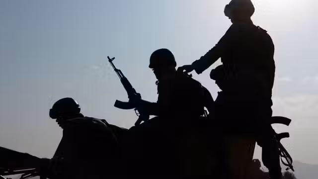 ورود بیش از یک‌هزار عسکر افغان به خاک تاجکستان در نتیجه افزایش درگیری ها در شمال