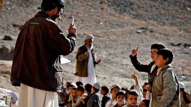 کندهار کې نجونو لپاره محلي تعلیمي ټولګي جوړ شول