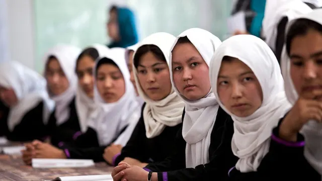 راه اندازی کمپاین دادخواهی برای بازگشایی مکاتب دخترانه در افغانستان از سوی نهادهای فرانسوی