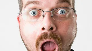 آقای پلاستیک با پاهای 180 درجه برعکس + تصاویر