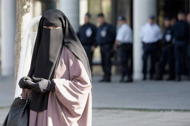 ممنوعیت پوشش برقع، نقض حقوق بشراست! برقع