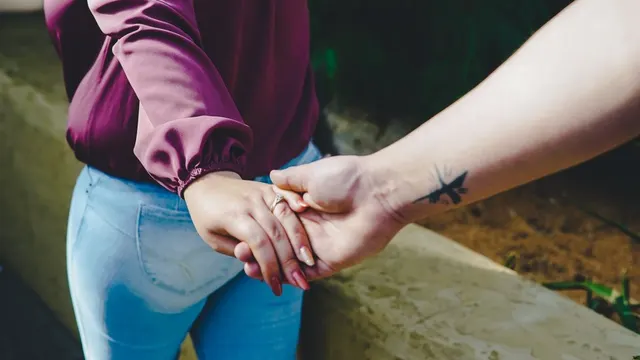 جناب پادشاه 3 بار بوسیدن کافی است!