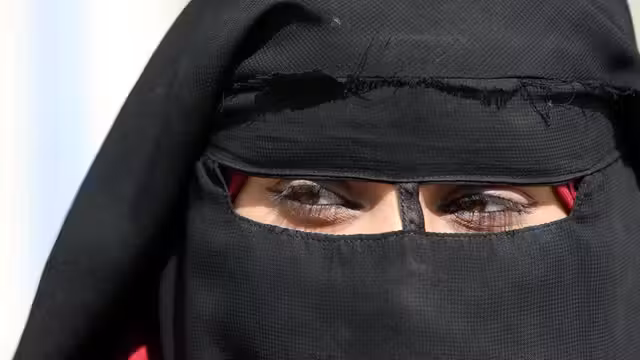 حمله خونین زن داعشی به یک عسکر جوان + تصاویر (18+)
