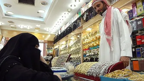 پلان جنجالی دولت سعودی برای باز ماندن مارکیت‌ها هنگام نماز