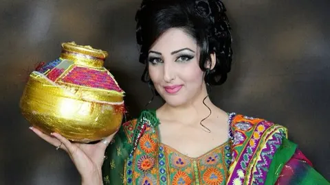 کمک صد هزار دالری خواننده زن مشهور به دختران افغان