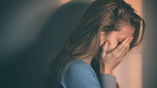 دختری که پس از تجاوز جنسی توسط ناپدری اش آرزوی مرگ می کند
