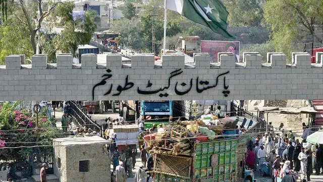 ظلم حکومت پاکستان به باشنده گان افغان در گذرگاه تورخم