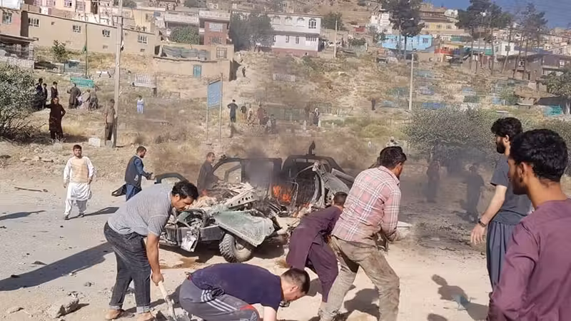 انفجار موتر حامل مواد معدنی در مرکز بامیان و سکوت طالبان
