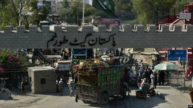 گذرگاه تورخم به روی رفت‌وآمد مسدود شد