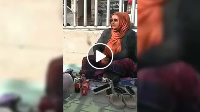 ویدیو/ وضعیت دردناک یک بانوی معلم که اشک بیننده را در می‌آورد