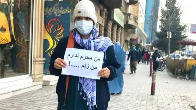 تصویر/ اعتراض به محدودیت‌های سخت‌گیرانه طالبان بر زنان