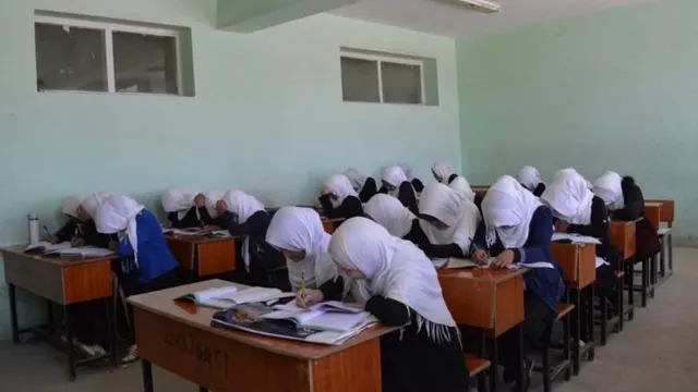 محرومیت چهار ملیون طفل افغان از آموزش؛ هشدار یونیسف درباره بحران در افغانستان