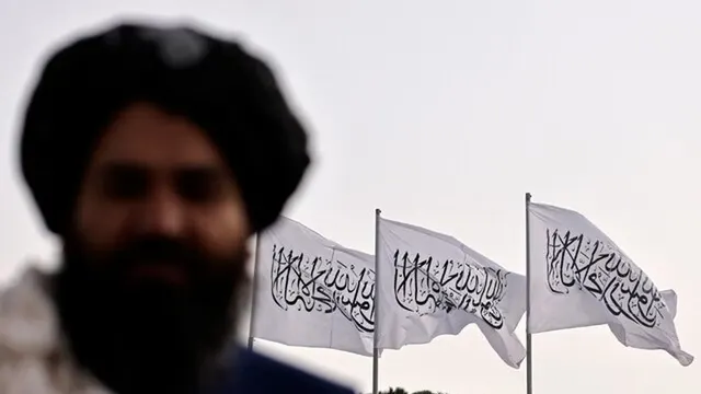 آغاز کمپاین جمع‌آوری و شکستن گوشی‌های هوشمند توسط طالبان در برخی ولایات افغانستان