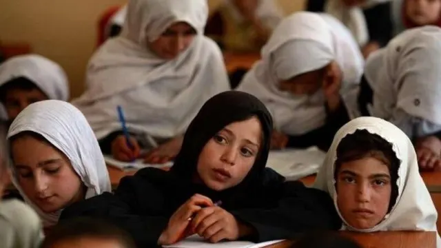 دختران افغان همچنان در انتظار بازگشایی مکاتب و پوهنتون‌ها