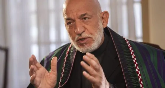 حامد کرزی در دیدار با دانشجویان: آینده کشور در دست جوانان است