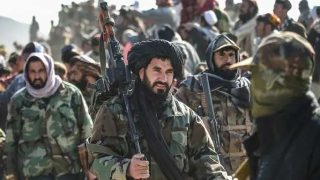 شعله‌ور شدن جنگ در تورخم؛ حملات تهاجمی طالبان به مواضع ارتش پاکستان آغاز شد