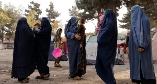 گزارش میدانی از وضعیت بازار هرات در پی کاهش چشمگیر حضور زنان در سطح شهر