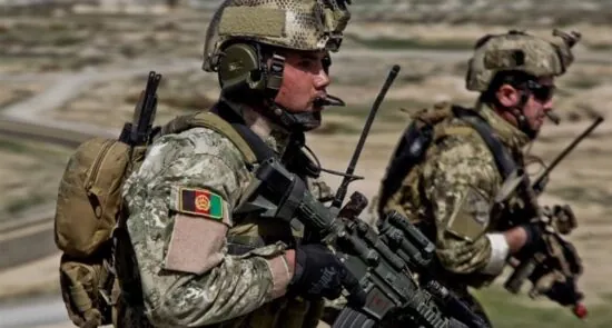 افشاگری رییس دفتر کرزی؛ خرم: امریکا هزاران نیروی تربیه‌شده را به بهانه حمله به گارد ملی، به افغانستان برمی‌گرداند