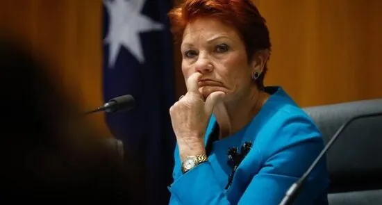 ​نژادپرستی در سنای آسترالیا؛ ورود پائولین هانسون با برقع، نشست را به ​هرج و مرج کشاند