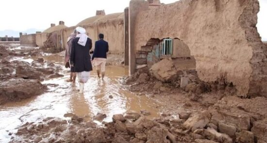 تخریب خانه‌های مسکونی در پی سیلاب‌های ناگهانی در غرب افغانستان