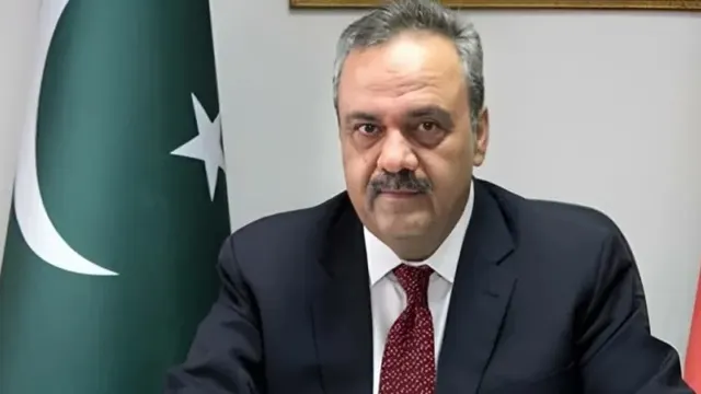 ​واکنش تند اسلام‌آباد به قوانین جدید کابل؛ آصف درانی: اصول‌نامه جزایی طالبان بازگشت به دوران تاریکی است