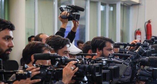 مرکز خبرنگاران افغانستان: لغو جواز نهادهای رسانه‌ای توسط طالبان غیرقانونی است