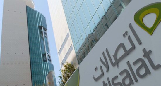 خیانت شرکت مخابراتی اتصالات به مشترکین افغان؛ چگونه استخبارات امریکا به مبایل‌های مقامات طالبان نفوذ می‌کند؟