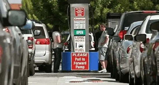 ​بحران انرژی در ایالات متحده؛ اکثریت باشنده گان، دونالد ترمپ را مقصر گرانی سوخت می‌دانند