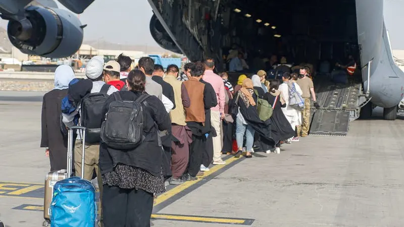 عفو بینالملل: نرخ پذیرش پناهنده گان افغان در بریتانیا به شدت کاهش یافته است
