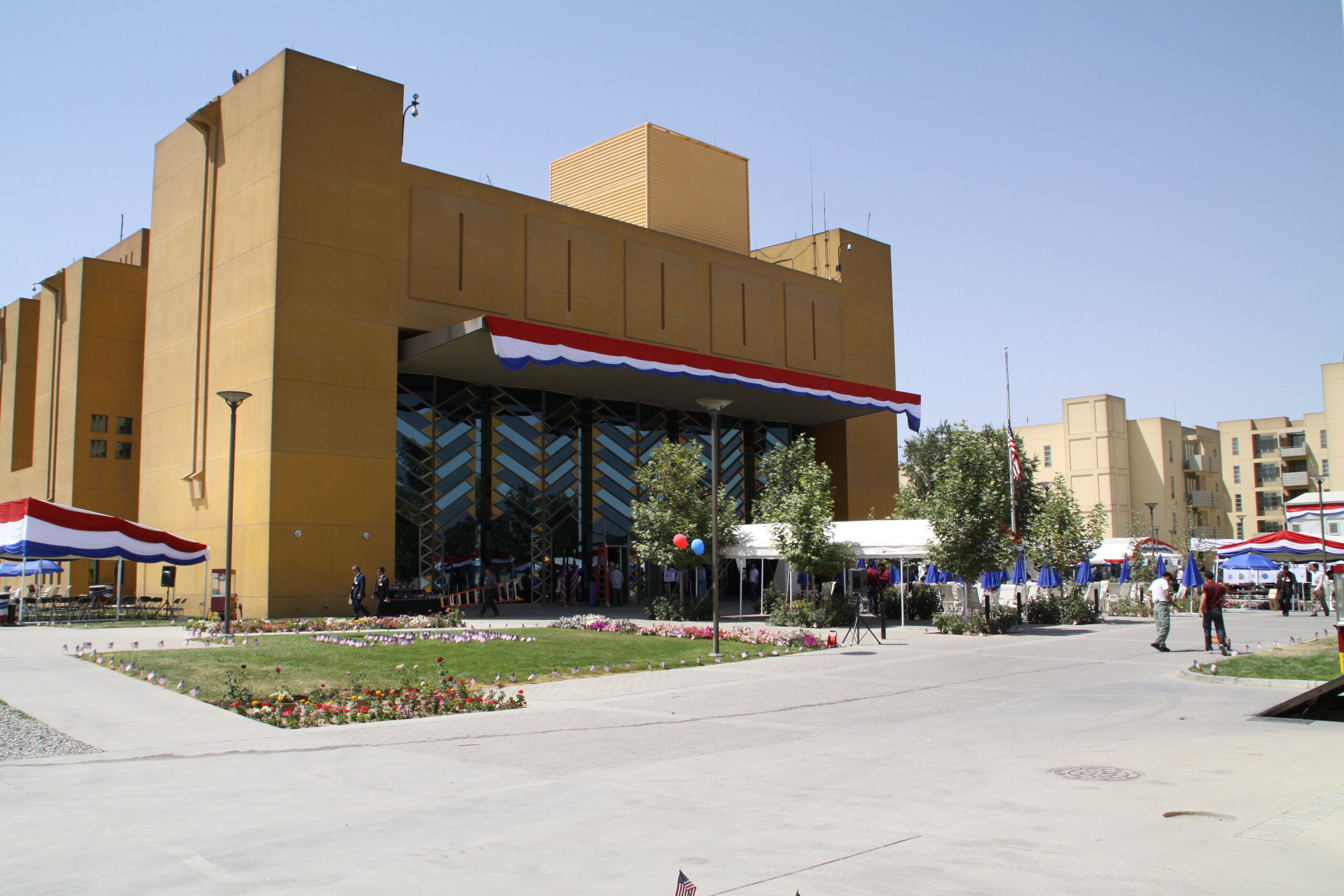 سابقه امریکایي سفیر: د واشنګټن او طالبانو تر منځ بشپړ عدم باور موجود دی