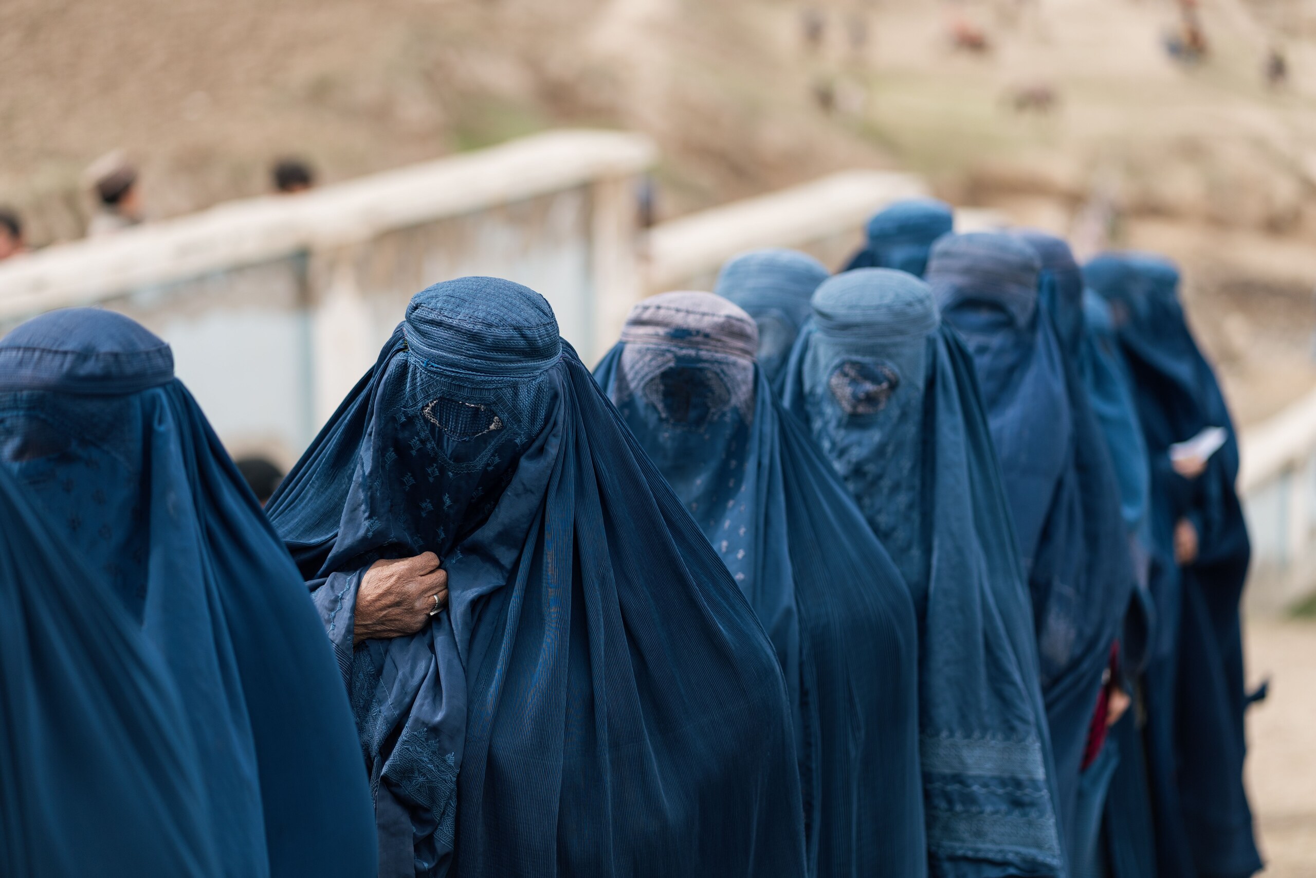 افغانستان کې د بیوه ښځو لا سخت مالی او ټولنیز حالت