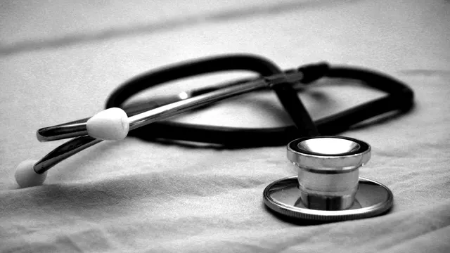 ۳۵ دختر افغان در انتظار تحصیل در رشته طب، با دستور اخراج مواجه شدند